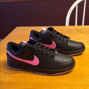 Nike Black & Pink Shoes. New. Women’s 8.5